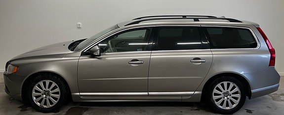Volvo V70 2 of 5