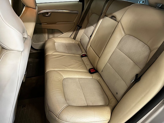 Volvo V70 7 of 8