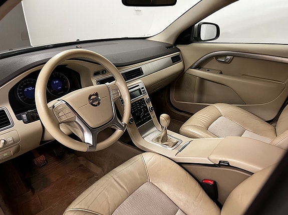 Volvo V70 4 of 5