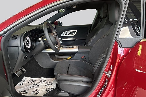 Mercedes-Benz CLA350 8 of 14