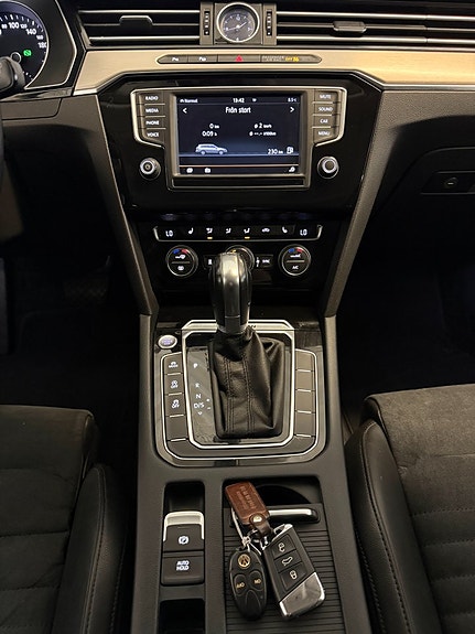 Volkswagen Passat 12 of 13