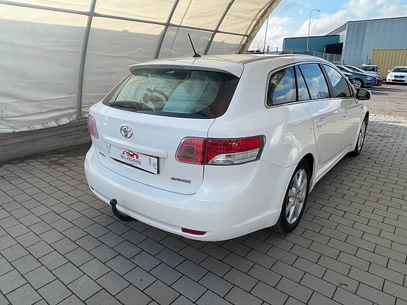 Toyota Avensis 3 of 5