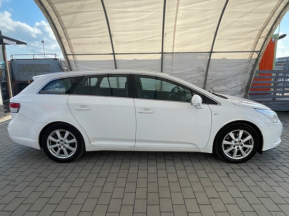Toyota Avensis 4 of 5