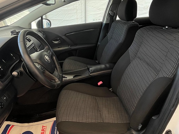 Toyota Avensis 6 of 24