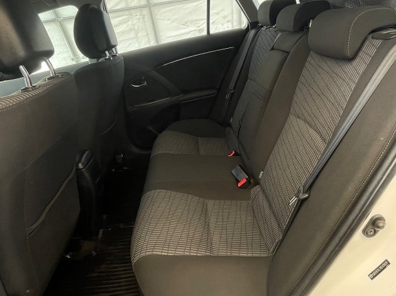 Toyota Avensis 8 of 24