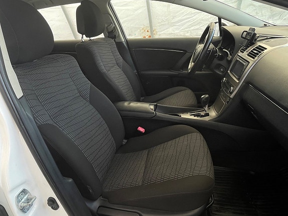 Toyota Avensis 12 of 24