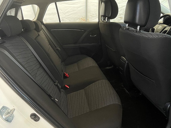 Toyota Avensis 11 of 24