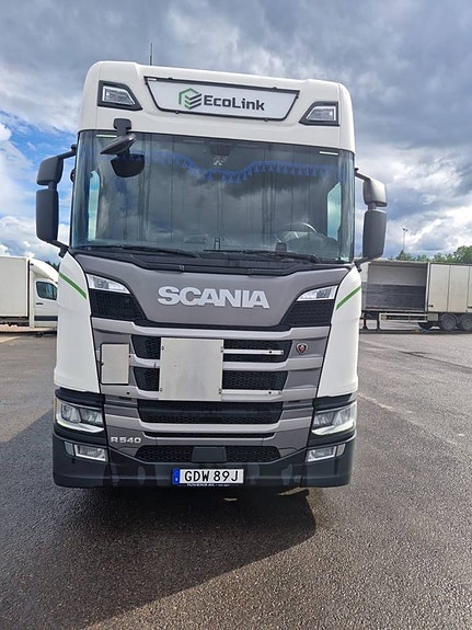 Dragbil Scania R540 6x2 med hydraulik 2 of 9