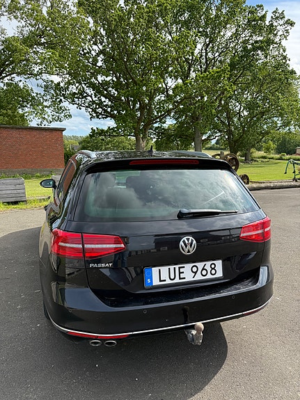 Volkswagen Passat 2 of 5
