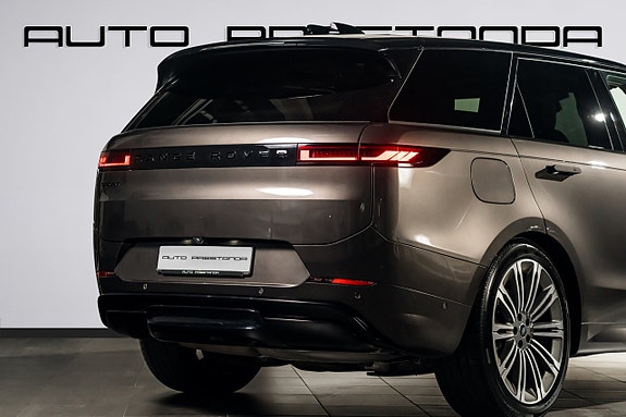 Land Rover Range Rover Sport 4 of 5