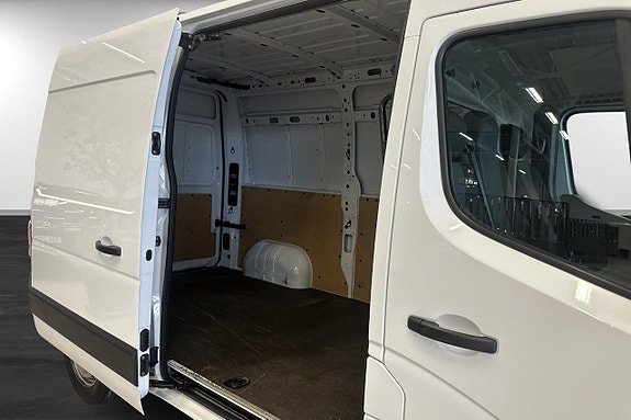 Nissan Interstar 9 of 16