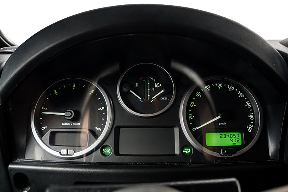 Land Rover Defender 90 17 of 30