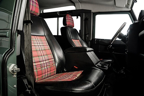 Land Rover Defender 90 12 of 30