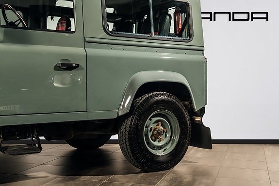 Land Rover Defender 90 8 of 30
