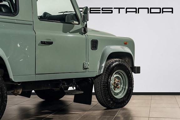 Land Rover Defender 90 7 of 30