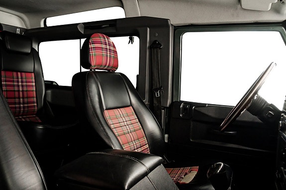 Land Rover Defender 90 22 of 30