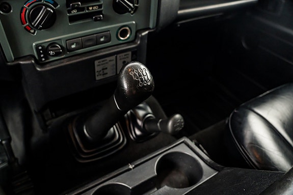 Land Rover Defender 90 29 of 30