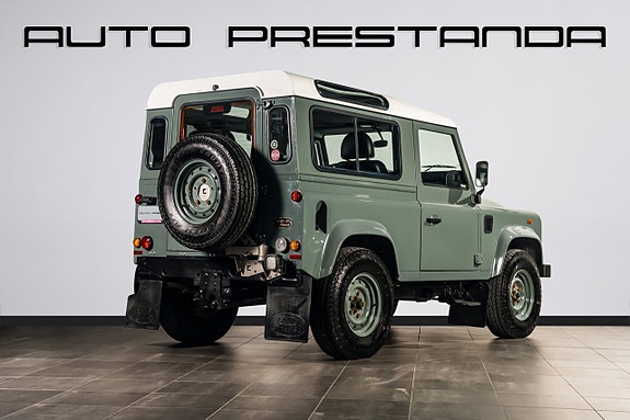 Land Rover Defender 90 2 of 30