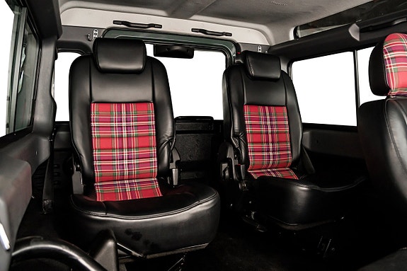 Land Rover Defender 90 13 of 30