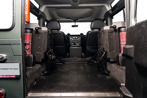 Land Rover Defender 90 14 of 30