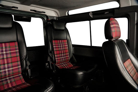 Land Rover Defender 90 23 of 30