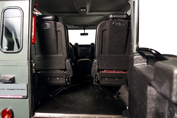 Land Rover Defender 90 15 of 30