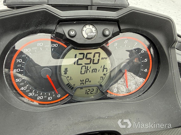 ATV Can-Am Outlander 1000 Max XTP med Bandsats Plogpaket Sandspridare 18 of 27