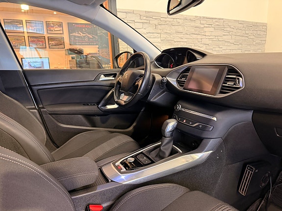 Peugeot 308 12 of 18
