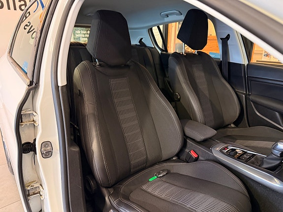 Peugeot 308 14 of 18
