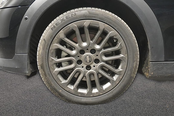MINI Cooper 13 of 16