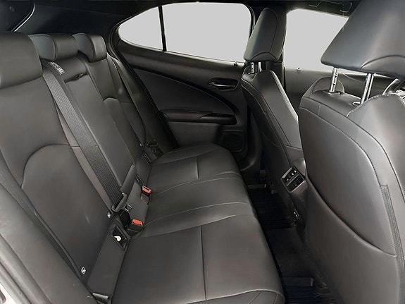 Lexus UX250h 7 of 10