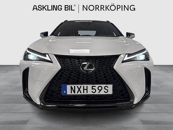 Lexus UX250h 5 of 5