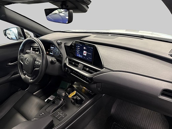 Lexus UX250h 6 of 10