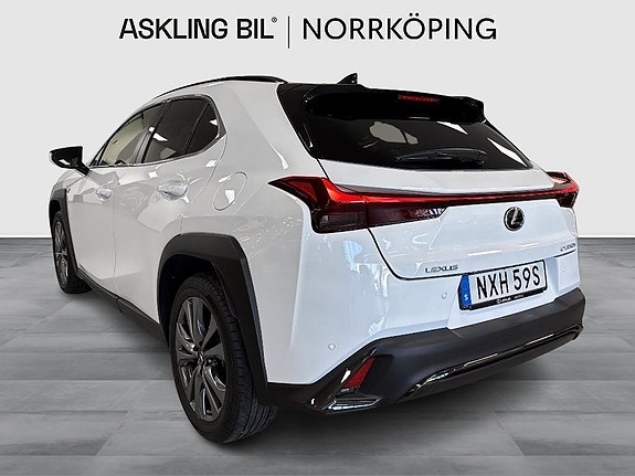 Lexus UX250h 2 of 5