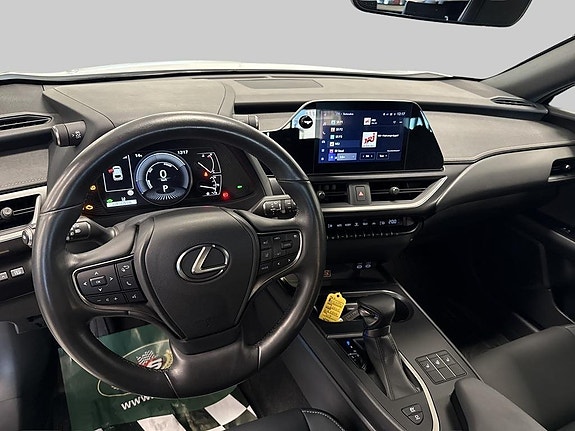 Lexus UX250h 9 of 10