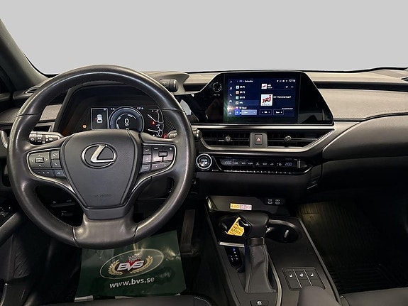 Lexus UX250h 8 of 10