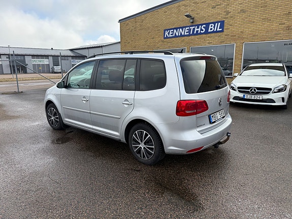 Volkswagen Touran 3 of 5