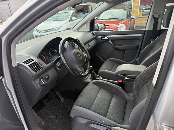 Volkswagen Touran 6 of 16