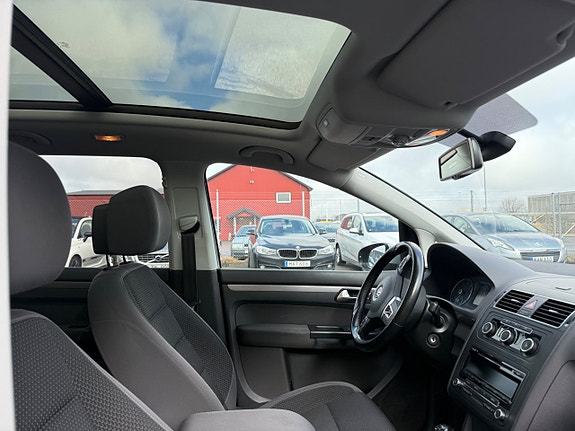 Volkswagen Touran 8 of 16