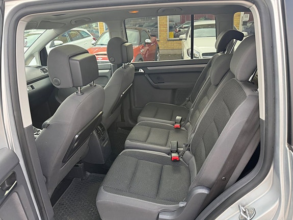 Volkswagen Touran 7 of 16