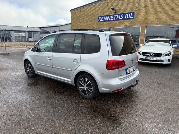 Volkswagen Touran 4 of 5