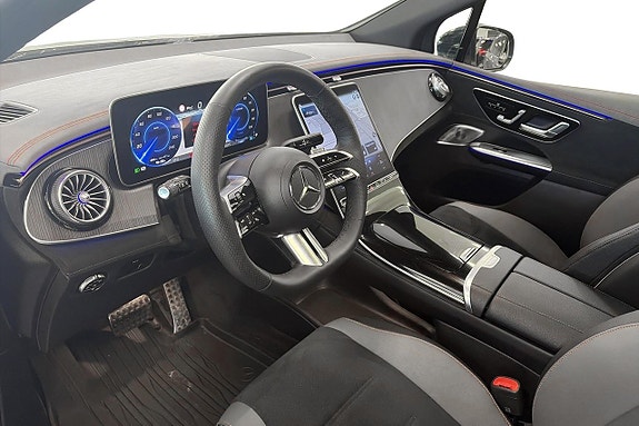 Mercedes-Benz EQE500 SUV 6 of 11