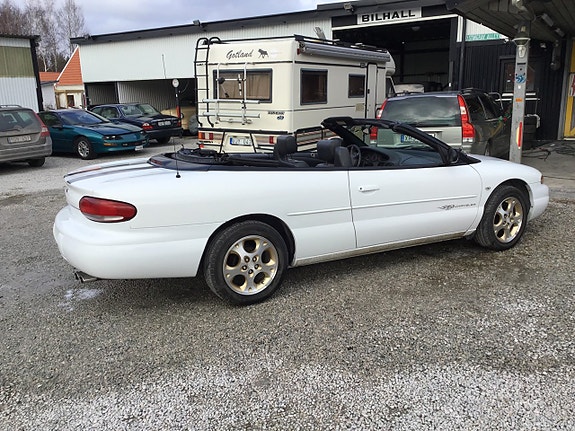 Chrysler Sebring 3 of 5