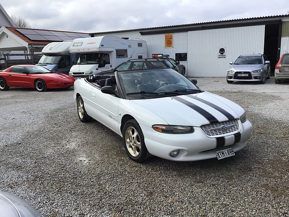 Chrysler Sebring 2 of 5