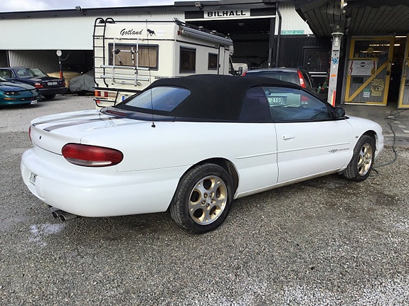 Chrysler Sebring 8 of 14