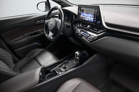 Toyota C-HR 10 of 27