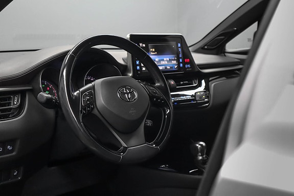 Toyota C-HR 12 of 27