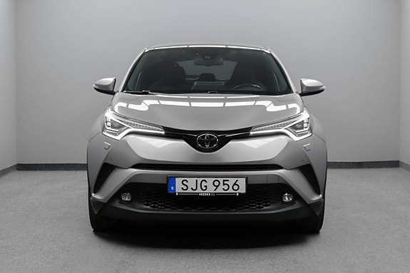 Toyota C-HR 3 of 5
