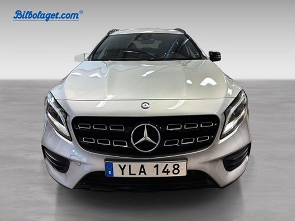 Mercedes-Benz GLA200 3 of 5
