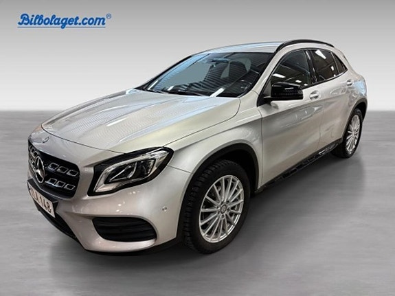 Mercedes-Benz GLA200 2 of 5